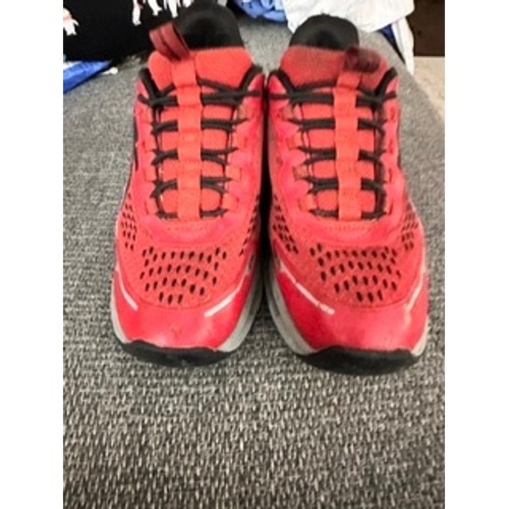 Boys size 4 Good condition Red Skechers